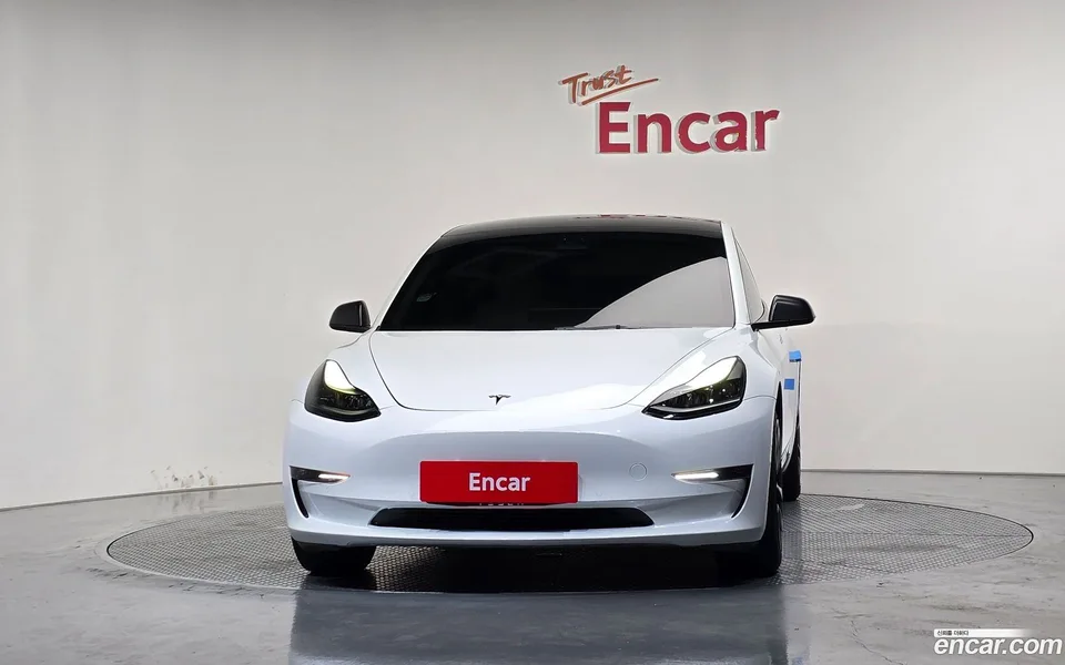 Tesla Model 3 AWD 2022 — миниатюра 3