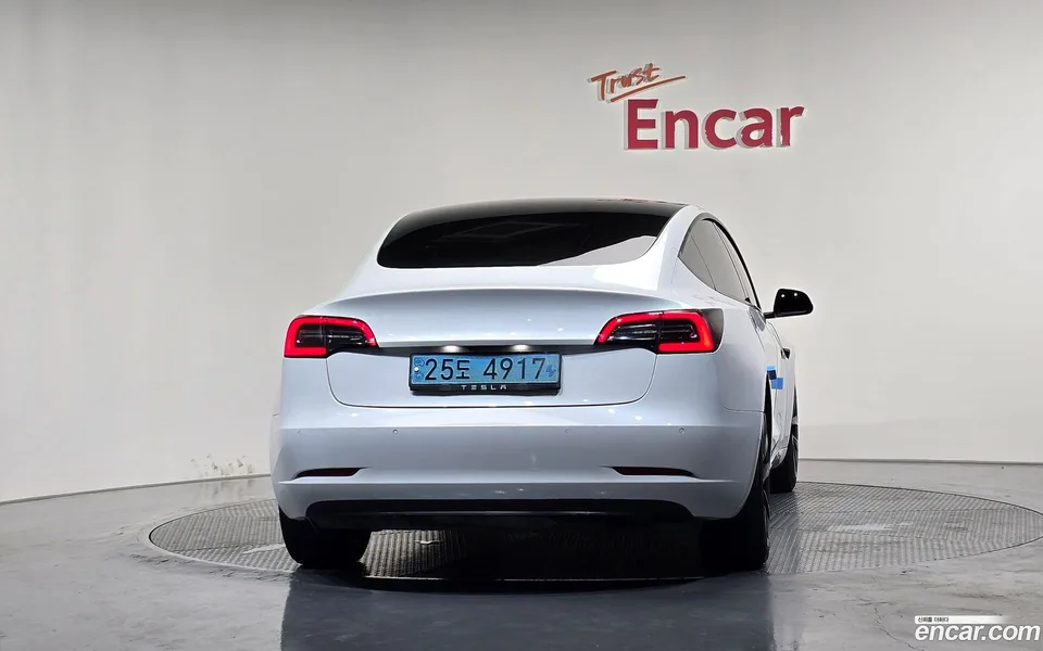 Tesla Model 3 AWD 2022 — миниатюра 4