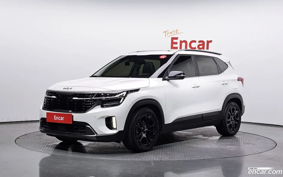 Kia Seltos 2.0 2WD 2022 — photo 1, buy with delivery to Moscow