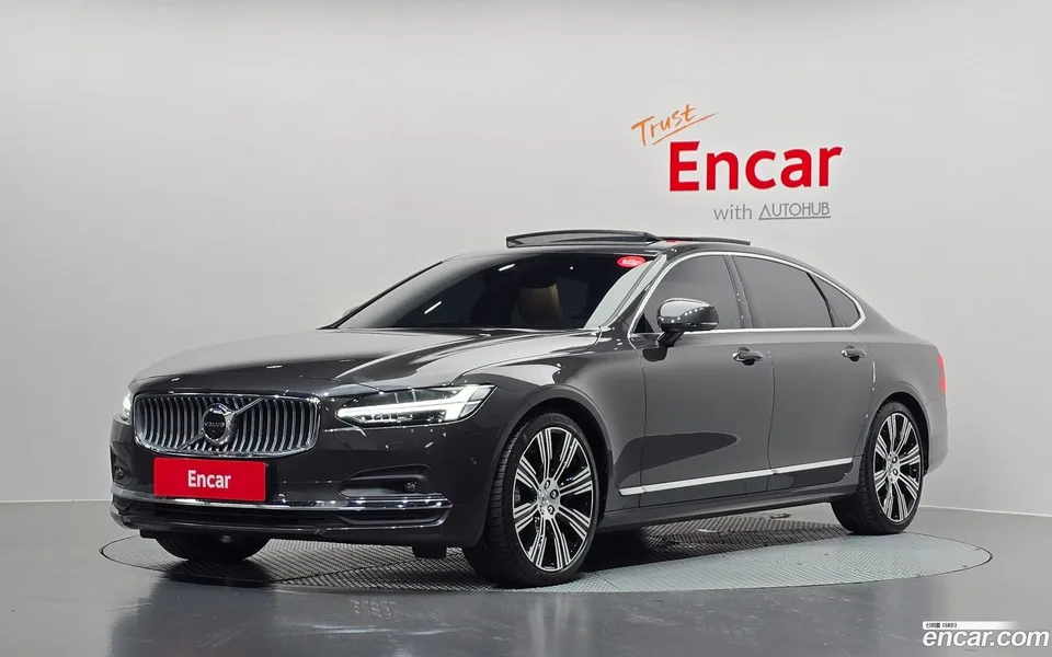 Volvo S90 B6 AWD 2022 — photo 1, buy with delivery to Moscow