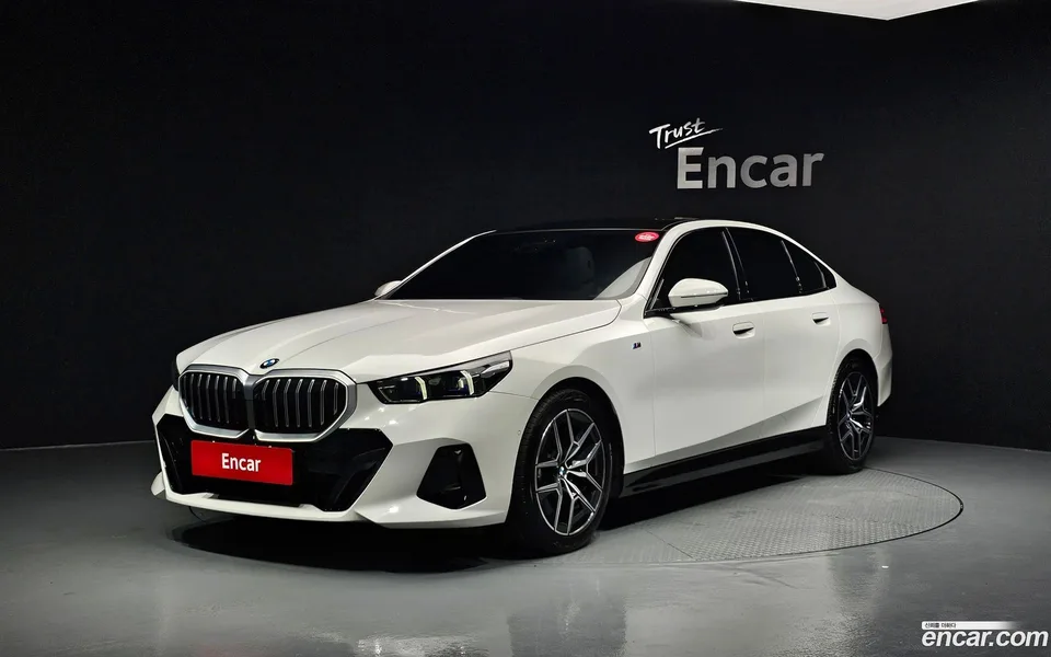 BMW 5 Series 520i M 2024 — photo 1, buy with delivery to Moscow