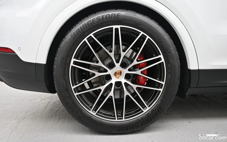 Porsche Cayenne 3.0 S E- 2025 — thumbnail 5