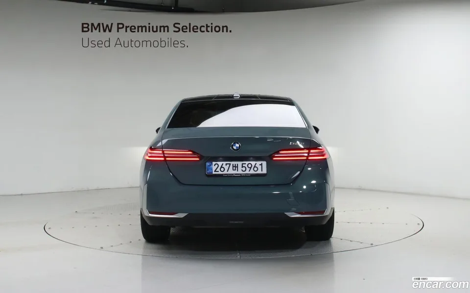 BMW 5 Series 520i 2025 — thumbnail 3