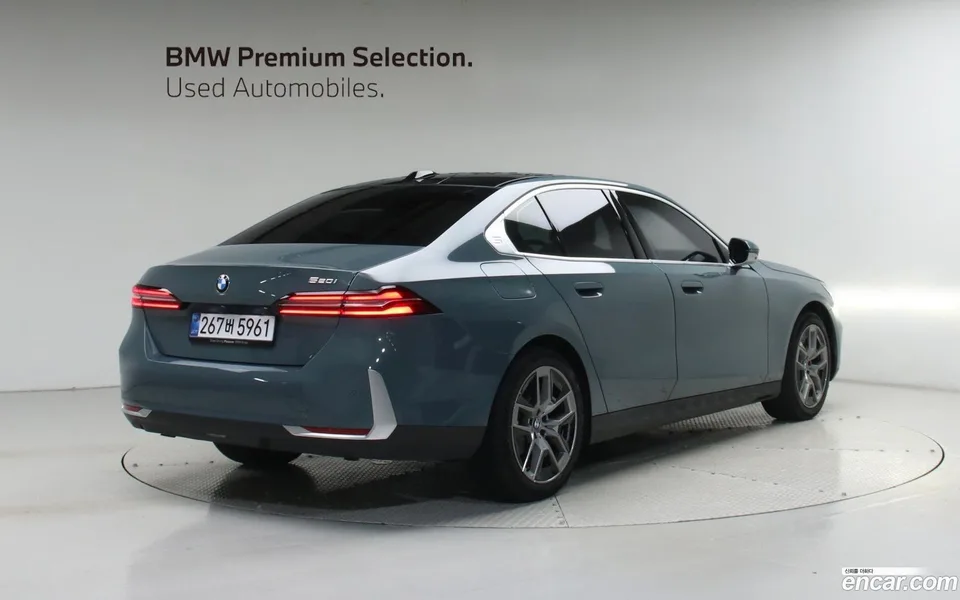 BMW 5 Series 520i 2025 — thumbnail 4