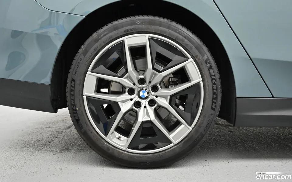 BMW 5 Series 520i 2025 — thumbnail 5