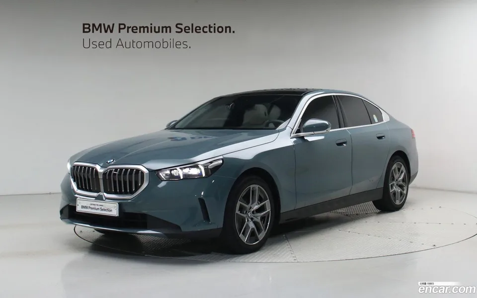 BMW 5 Series 520i 2025 — photo 1, buy with delivery to Moscow