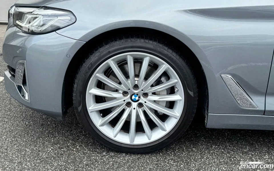 BMW 5 Series 530i 2023 — миниатюра 5