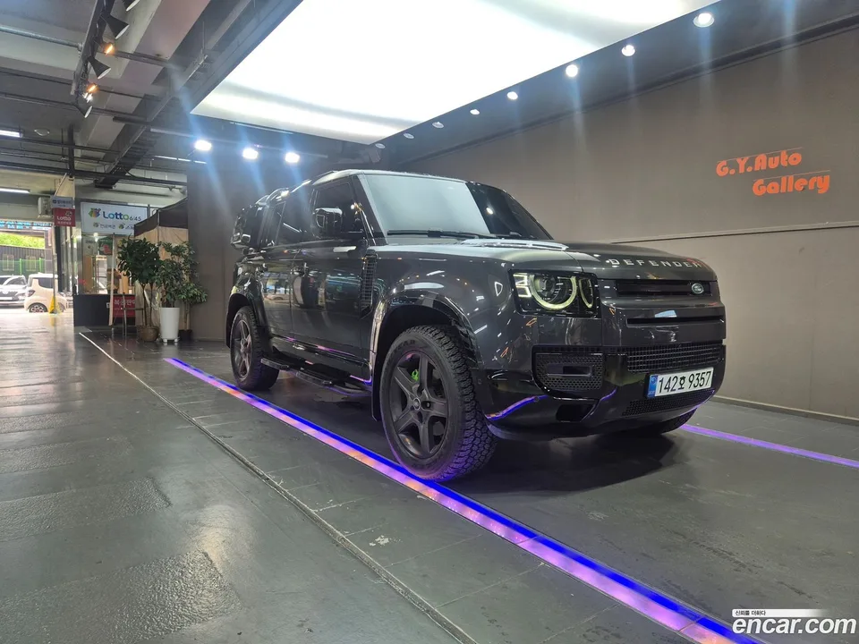 Land Rover Defender 110 D250 X- SE 2025 — thumbnail 3
