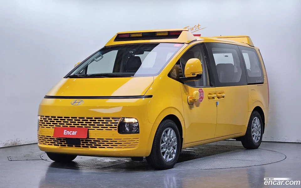 Hyundai Staria L3.5 2025 — photo 1, buy with delivery to Moscow