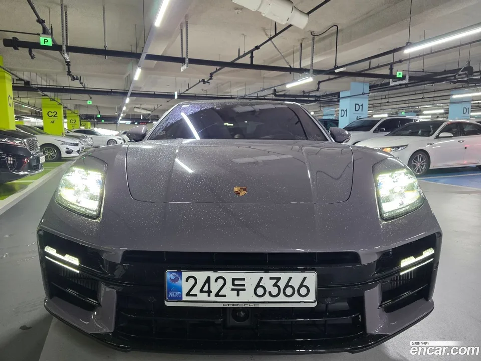 Porsche Panamera (976) 2.9 AWD E- 2025 — photo 1, buy with delivery to Moscow