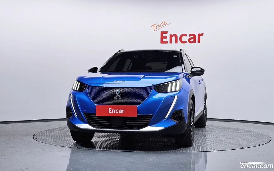 Peugeot e-2008 EV GT 2022 — thumbnail 3