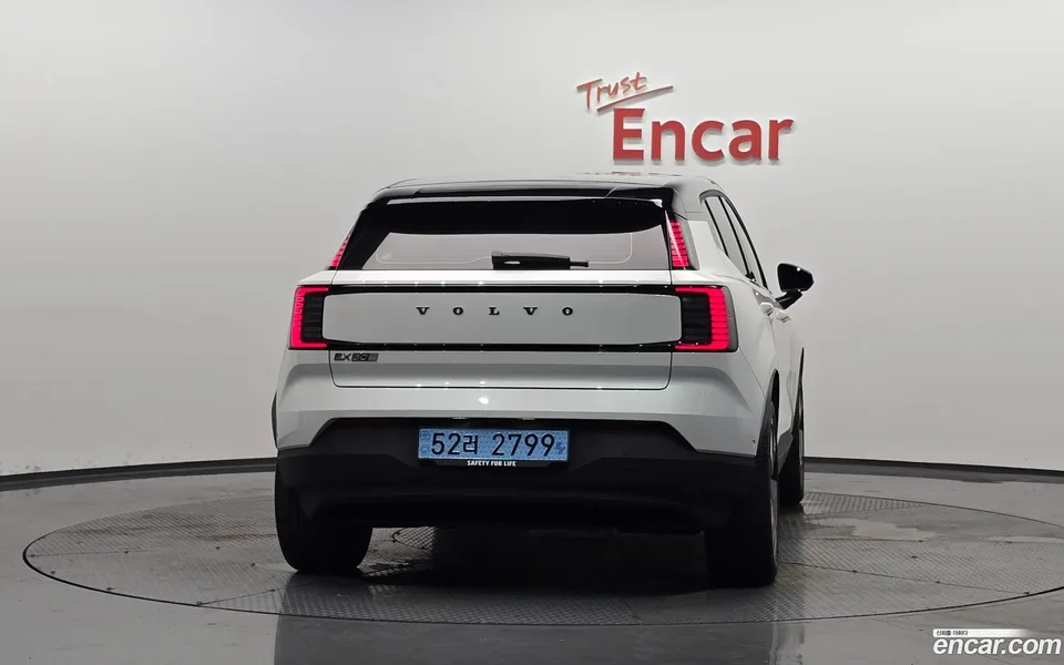 Volvo EX30 2025 — thumbnail 4