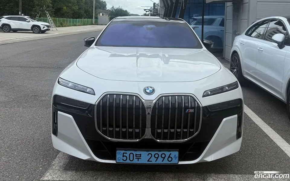 BMW i7 M70 xDrive M 2024 — photo 1, buy with delivery to Moscow