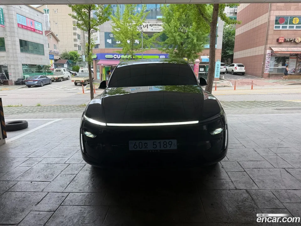 Tesla Model Y RWD 2026 — thumbnail 3