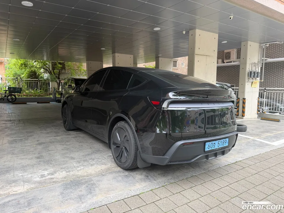 Tesla Model Y RWD 2026 — thumbnail 4