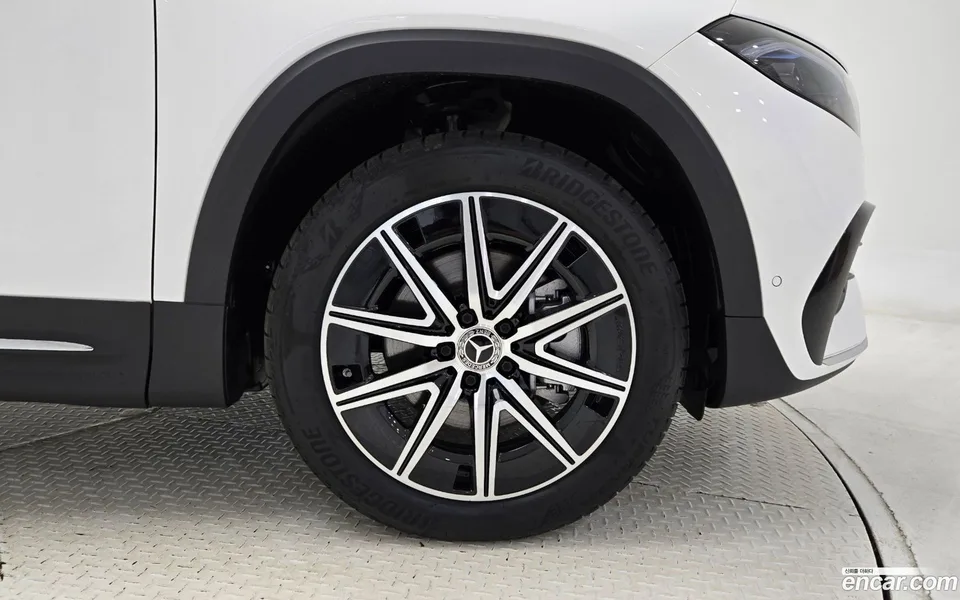 Mercedes-Benz EQB EQB300 4MATIC AMG 2025 — thumbnail 5