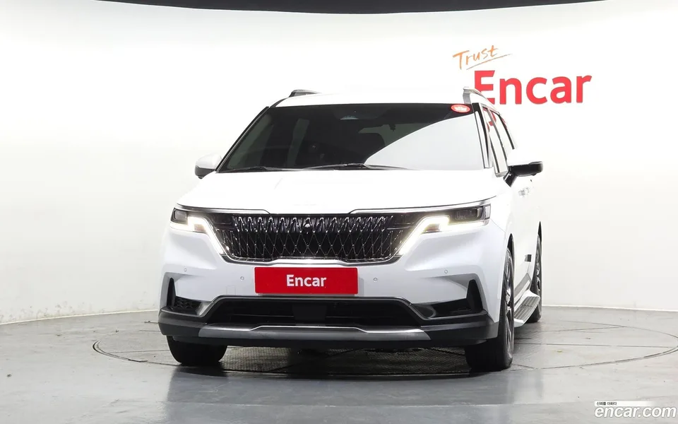 Kia Carnival 7 2023 — thumbnail 3
