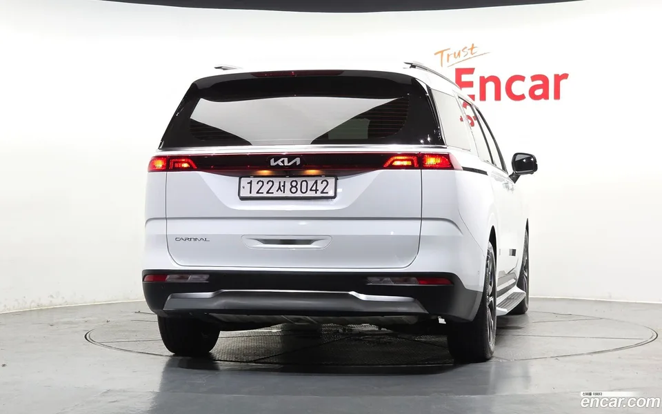 Kia Carnival 7 2023 — thumbnail 4