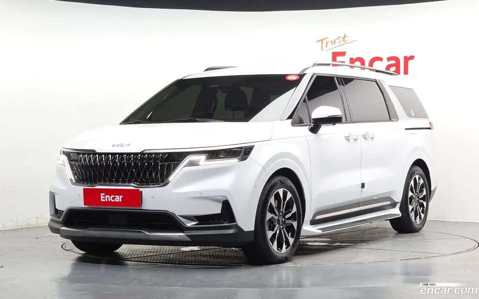 Kia Carnival 7 2023 — photo 1, buy with delivery to Moscow