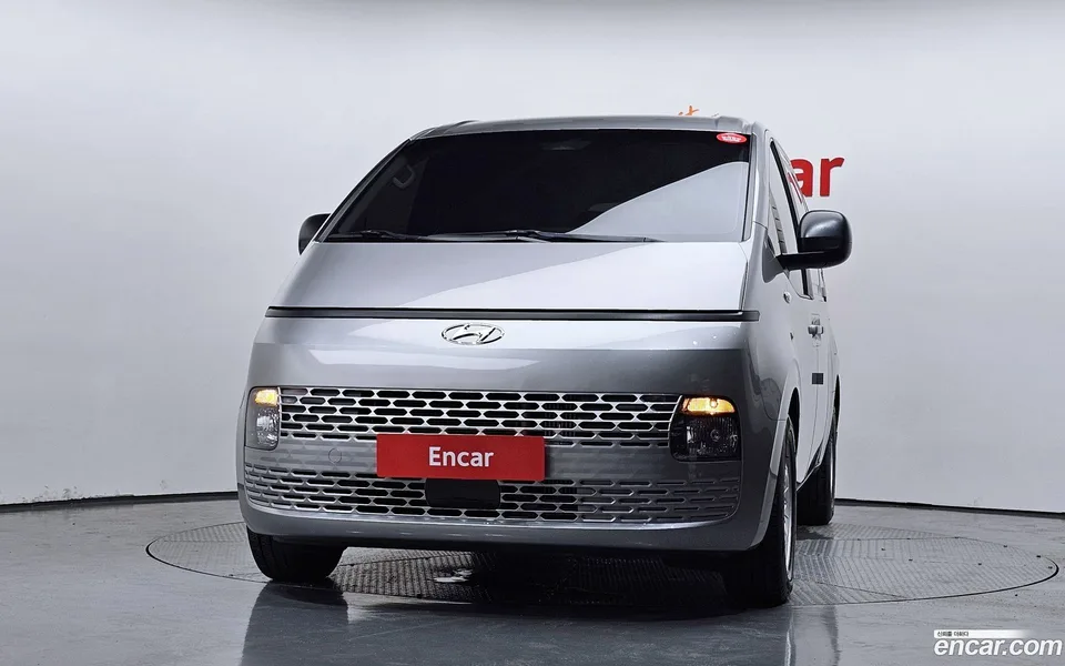 Hyundai Staria 3 2023 — thumbnail 3