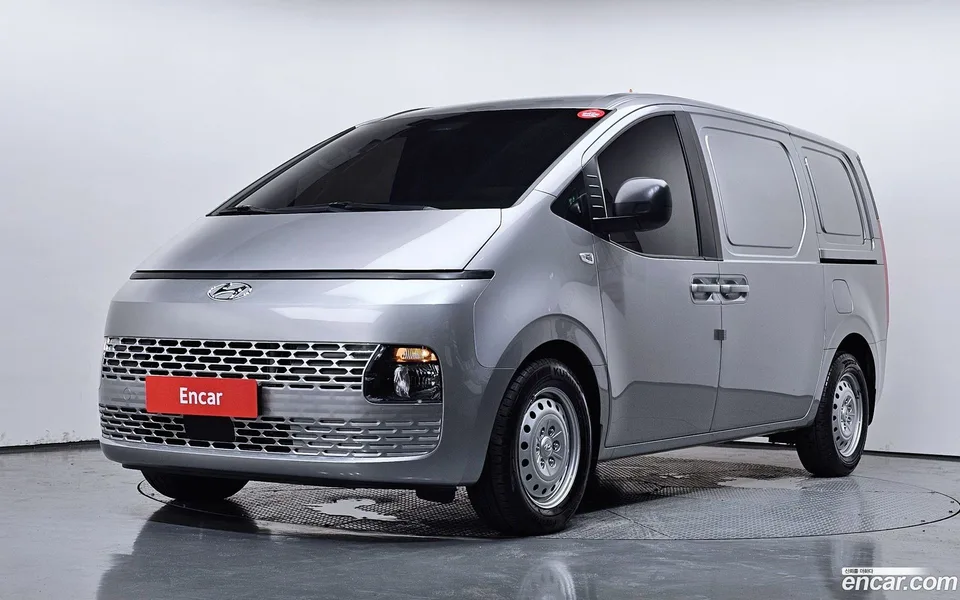 Hyundai Staria 3 2023 — photo 1, buy with delivery to Moscow