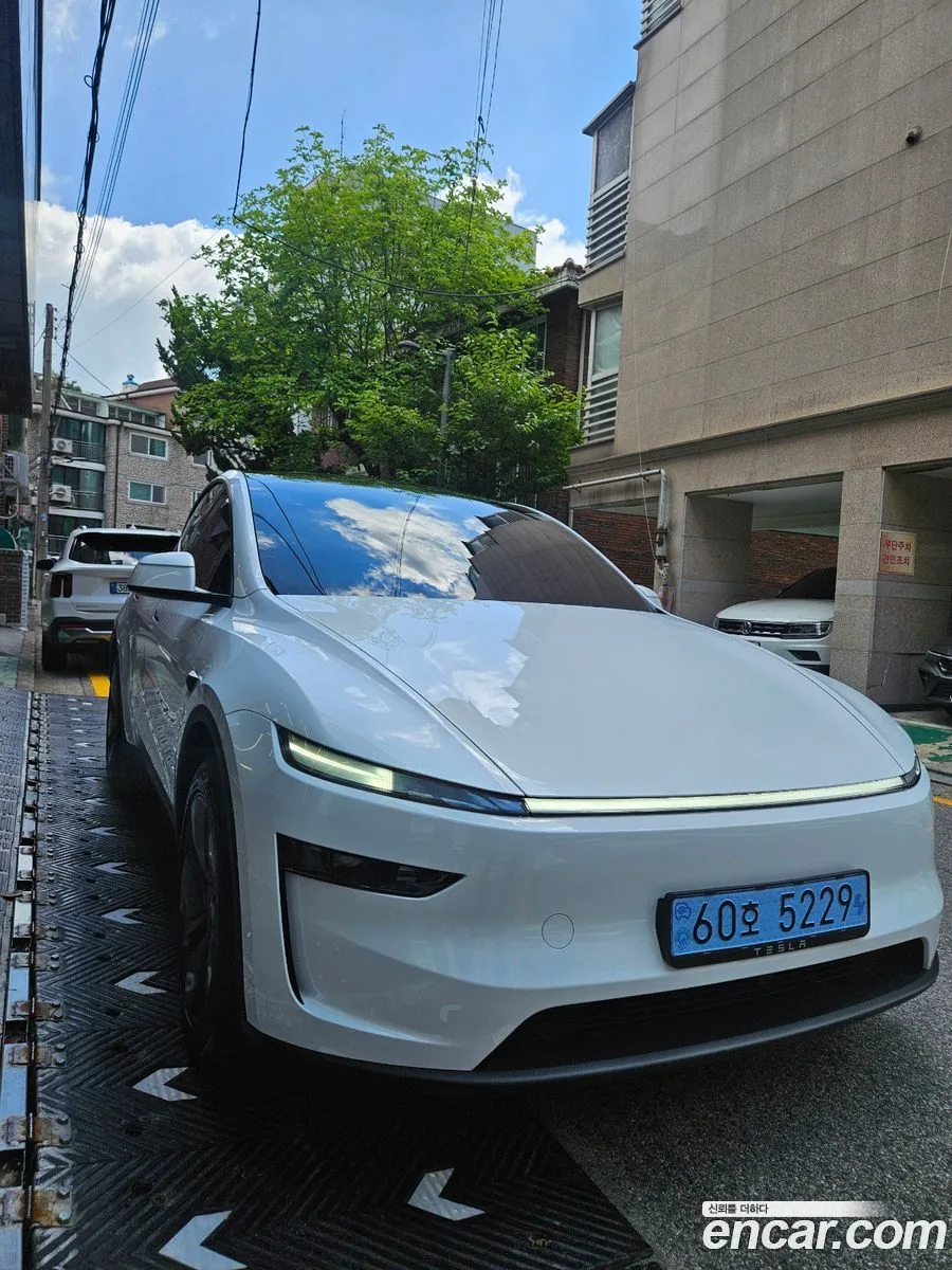 Tesla Model Y RWD 2026 — thumbnail 3