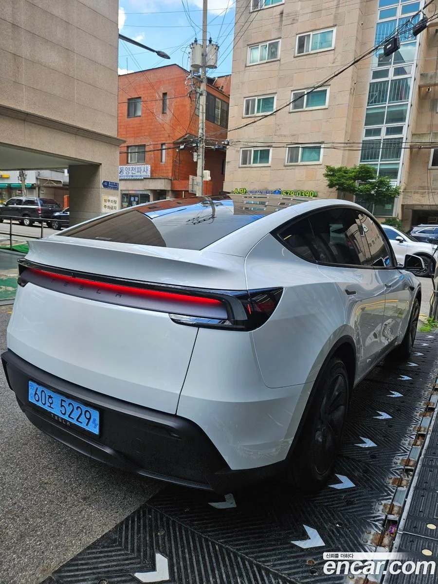 Tesla Model Y RWD 2026 — thumbnail 4
