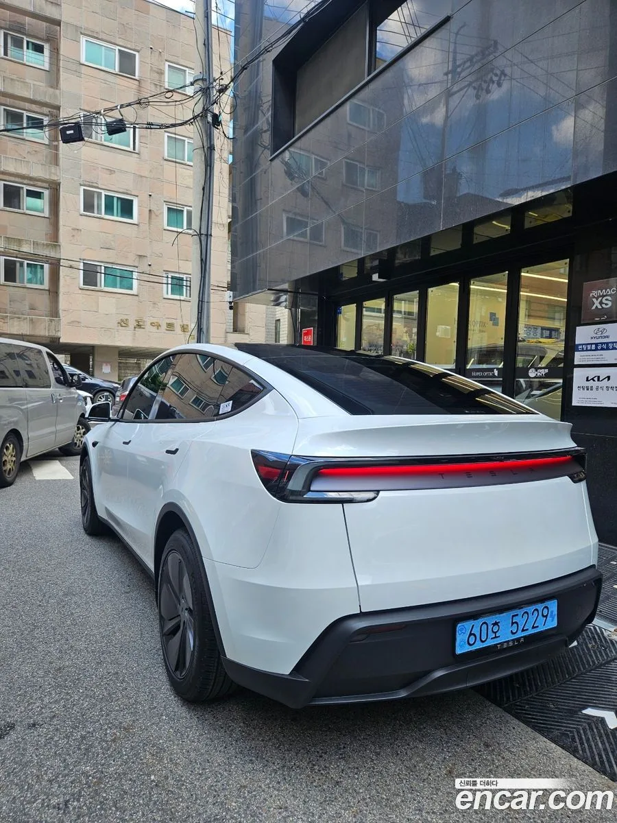 Tesla Model Y RWD 2026 — thumbnail 5