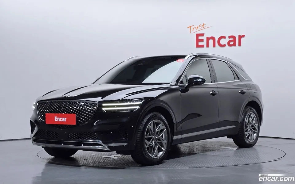 Genesis GV70 2.5T 2WD 2023 — photo 1, buy with delivery to Moscow
