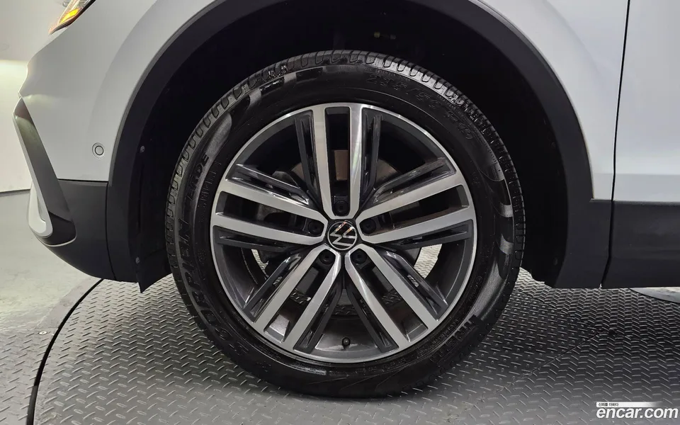 Volkswagen Tiguan Allspace 2.0 TSI 2024 — миниатюра 2