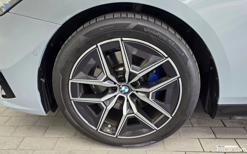 BMW 5 Series 523d M 2025 — thumbnail 2