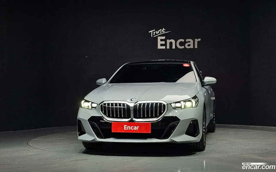 BMW 5 Series 523d M 2025 — thumbnail 3