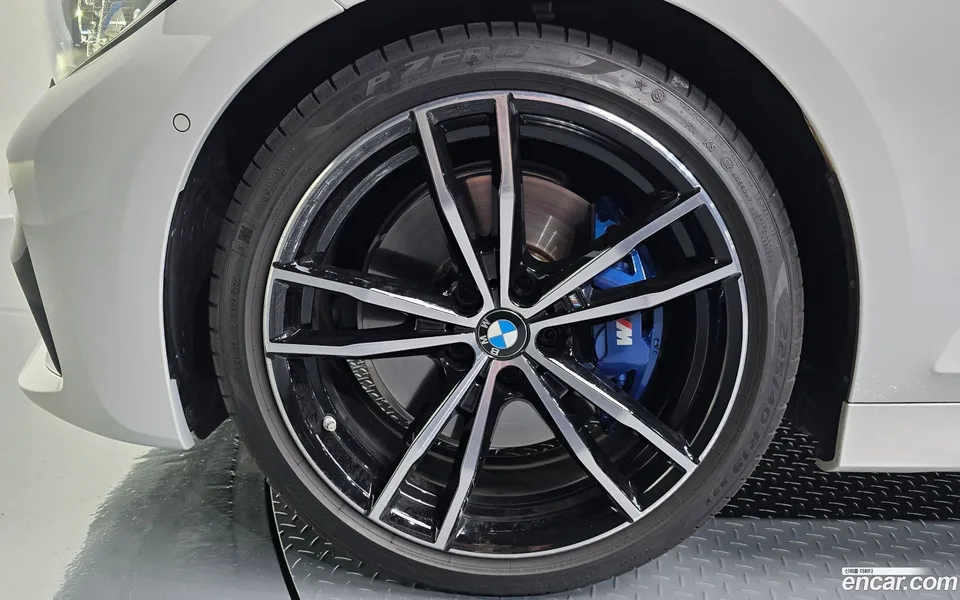 BMW 3 Series 320i M 2022 — thumbnail 2