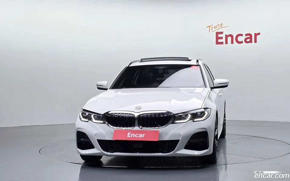BMW 3 Series 320i M 2022 — thumbnail 3