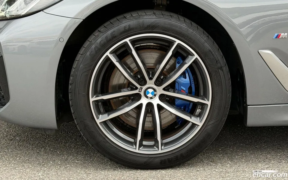 BMW 5 Series 523d M 2023 — thumbnail 2