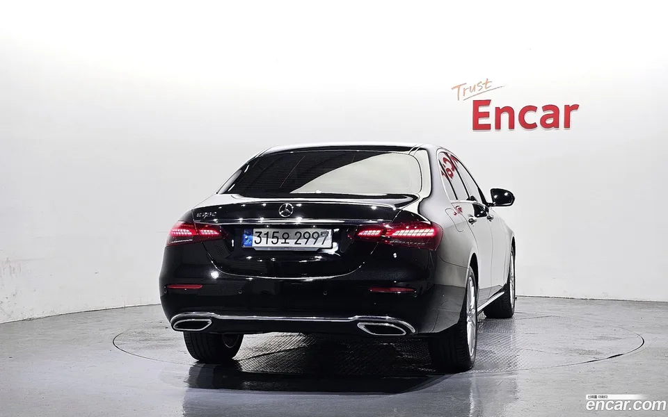 Mercedes-Benz E-Class E250 2022 — thumbnail 4