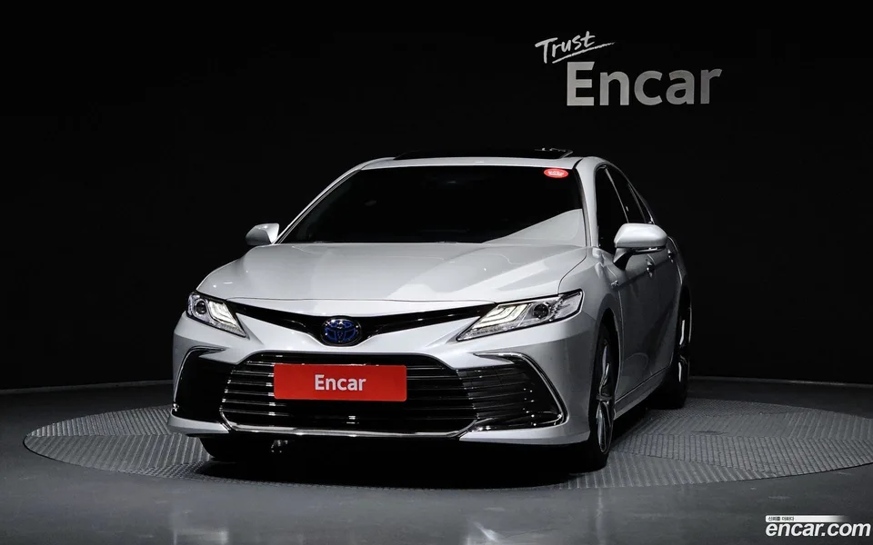 Toyota Camry 2.5 XLE 2024 — thumbnail 3