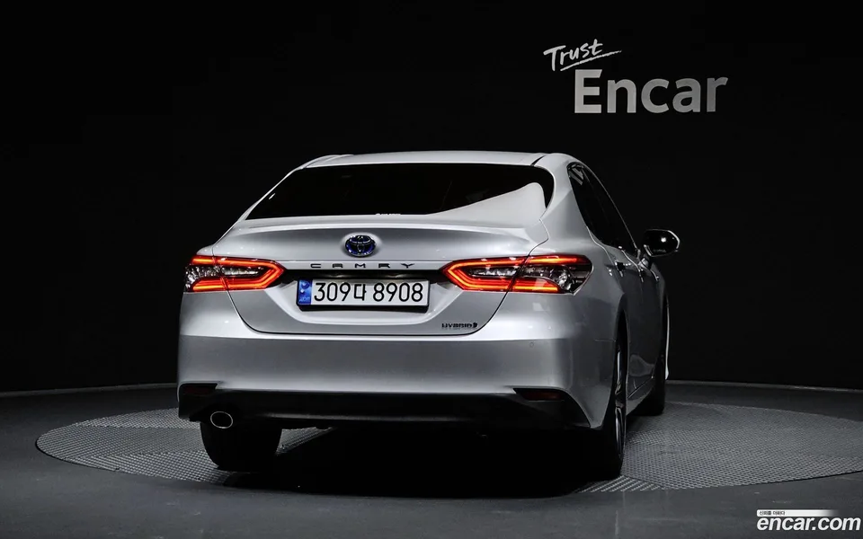 Toyota Camry 2.5 XLE 2024 — thumbnail 4