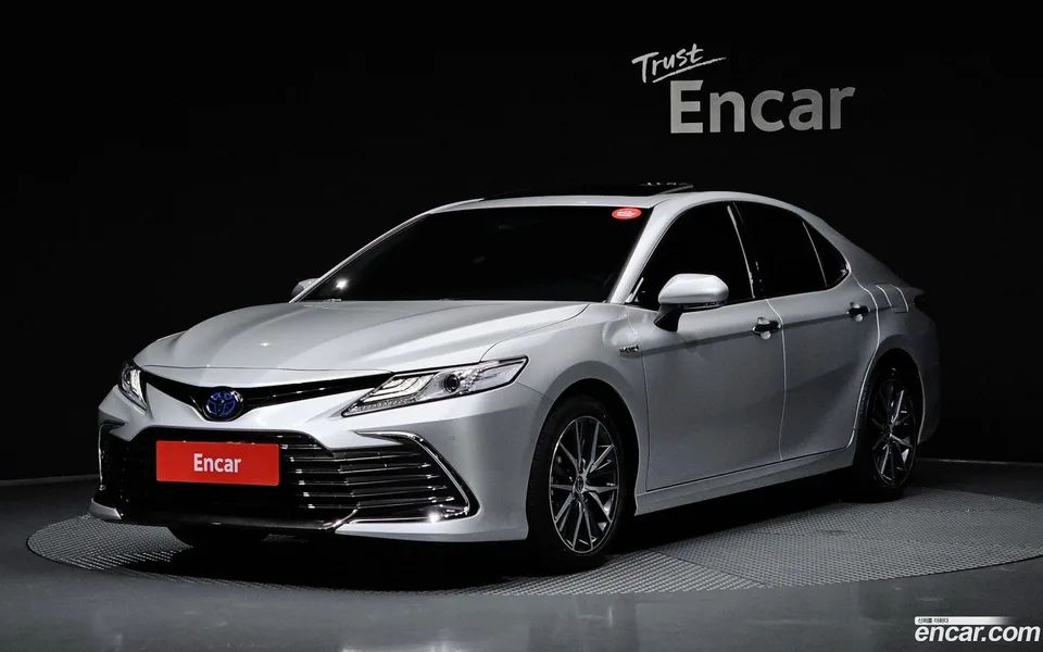 Toyota Camry 2.5 XLE 2024 — photo 1, buy with delivery to Moscow