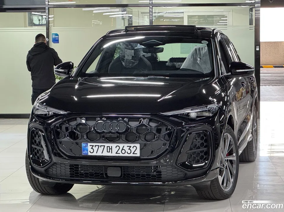 Audi Q5 (80A) 40 TDI S Line 2025 — photo 1, buy with delivery to Moscow