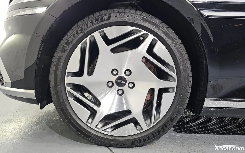 Genesis G90 3.5 e-S/C AWD LWB 2023 — thumbnail 2