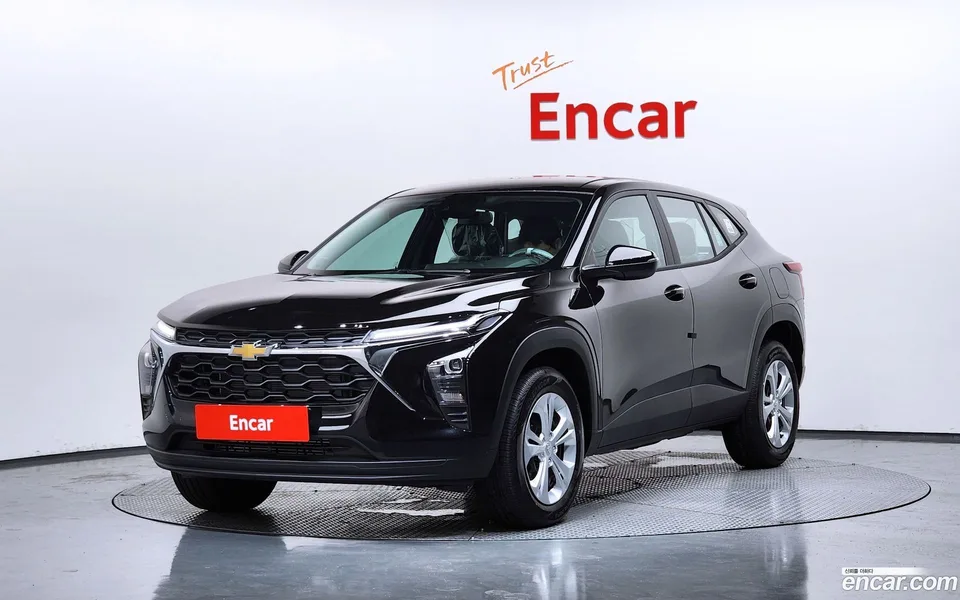 Chevrolet Trax Crossover 1.2 LS 2026 — photo 1, buy with delivery to Moscow