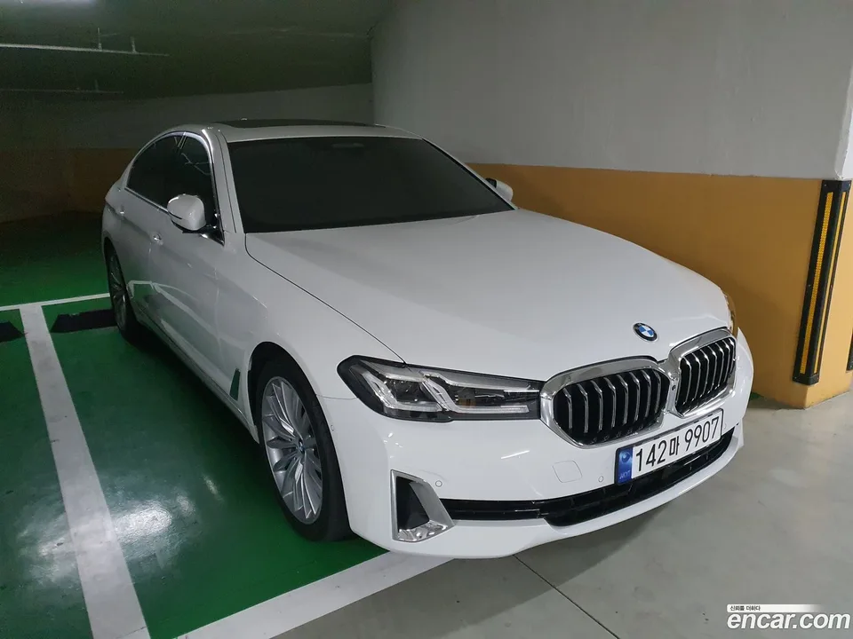 BMW 5 Series 530i xDrive 2023 — thumbnail 3