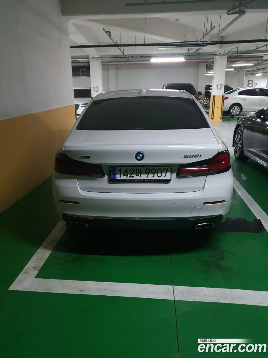 BMW 5 Series 530i xDrive 2023 — thumbnail 4
