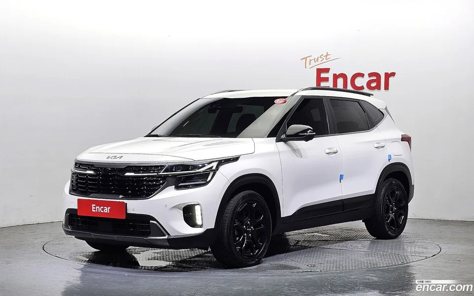 Kia Seltos 1.6 2WD 2023 — photo 1, buy with delivery to Moscow