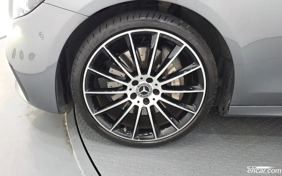 Mercedes-Benz E-Class E350 4MATIC AMG Line 2023 — thumbnail 2