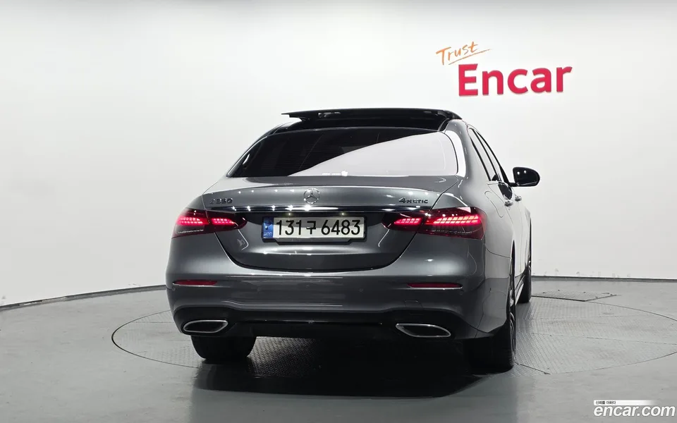 Mercedes-Benz E-Class E350 4MATIC AMG Line 2023 — thumbnail 4