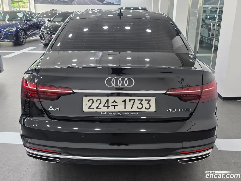 Audi A4 40 TFSI 2023 — thumbnail 4