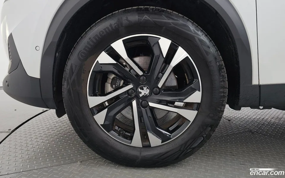 Peugeot e-2008 EV GT 2023 — thumbnail 2