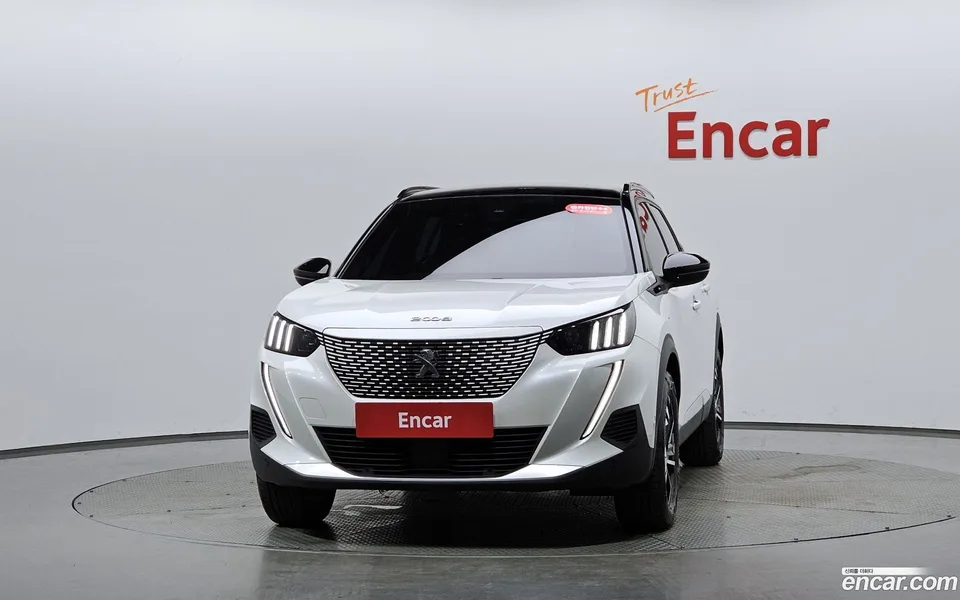 Peugeot e-2008 EV GT 2023 — thumbnail 3